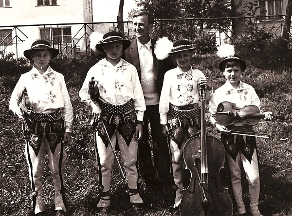 Peter Jurči a ďalšia mladá goralská muzika